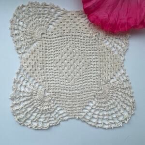 VINTAGE Rare Find 1940's Beautiful Medium Crochet Vintage Ivory Doily